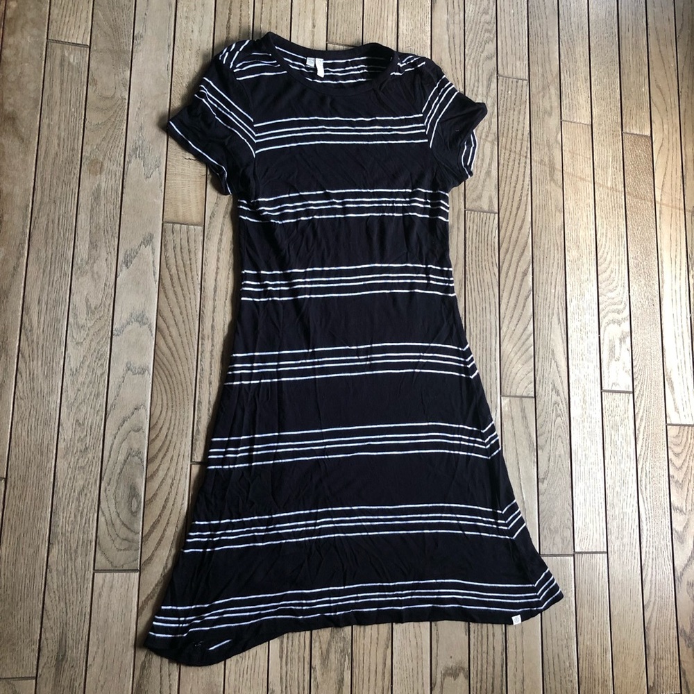 Element shirt sleeve tee shirt dress size medium